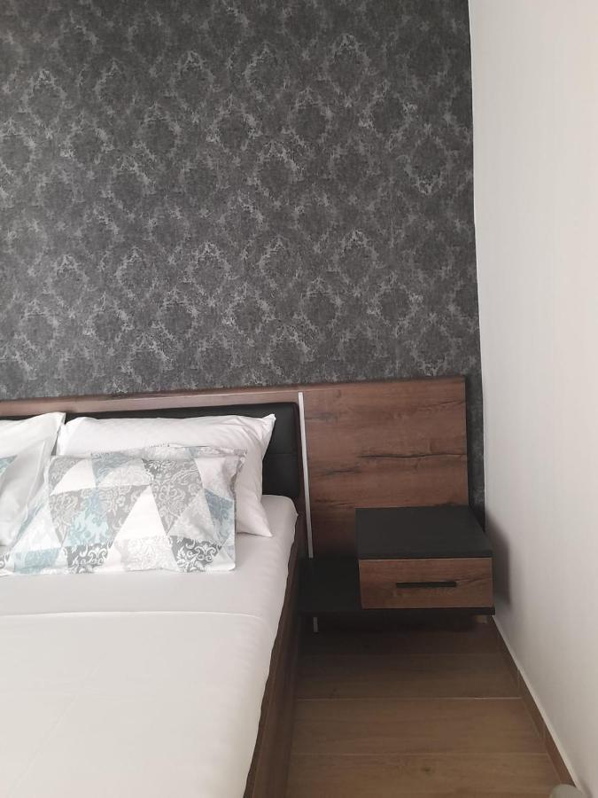 Ferienwohnung Apartman Sa Lodom 2+2 Pirovac Exterior foto