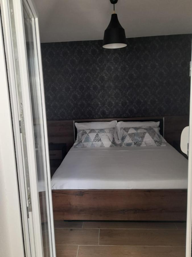 Ferienwohnung Apartman Sa Lodom 2+2 Pirovac Exterior foto