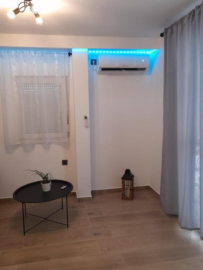 Ferienwohnung Apartman Sa Lodom 2+2 Pirovac Exterior foto